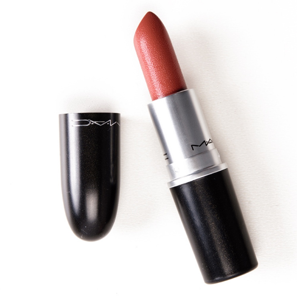 COPY - Mac Satin Lipstick- Mocha (813)                Warm tone light brown BNIB
